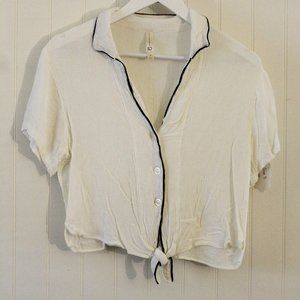 Live Love Dream ✤ Tie Crop Top Piped Blouse